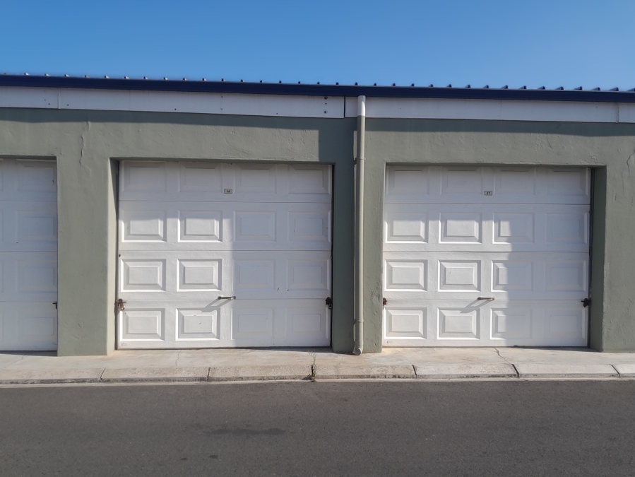 2 Bedroom Property for Sale in Whispering Pines Western Cape